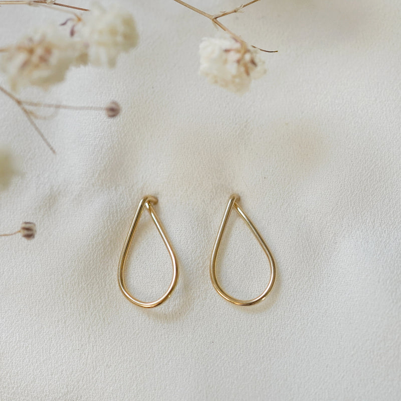 Wire Teardrop Stud